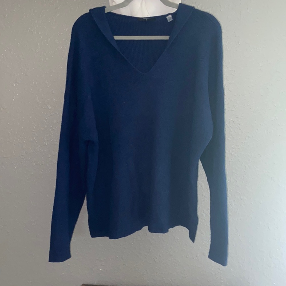 Tahari Navy Blue hoodie. Size XL. PERFECT CONDITION! Super soft.